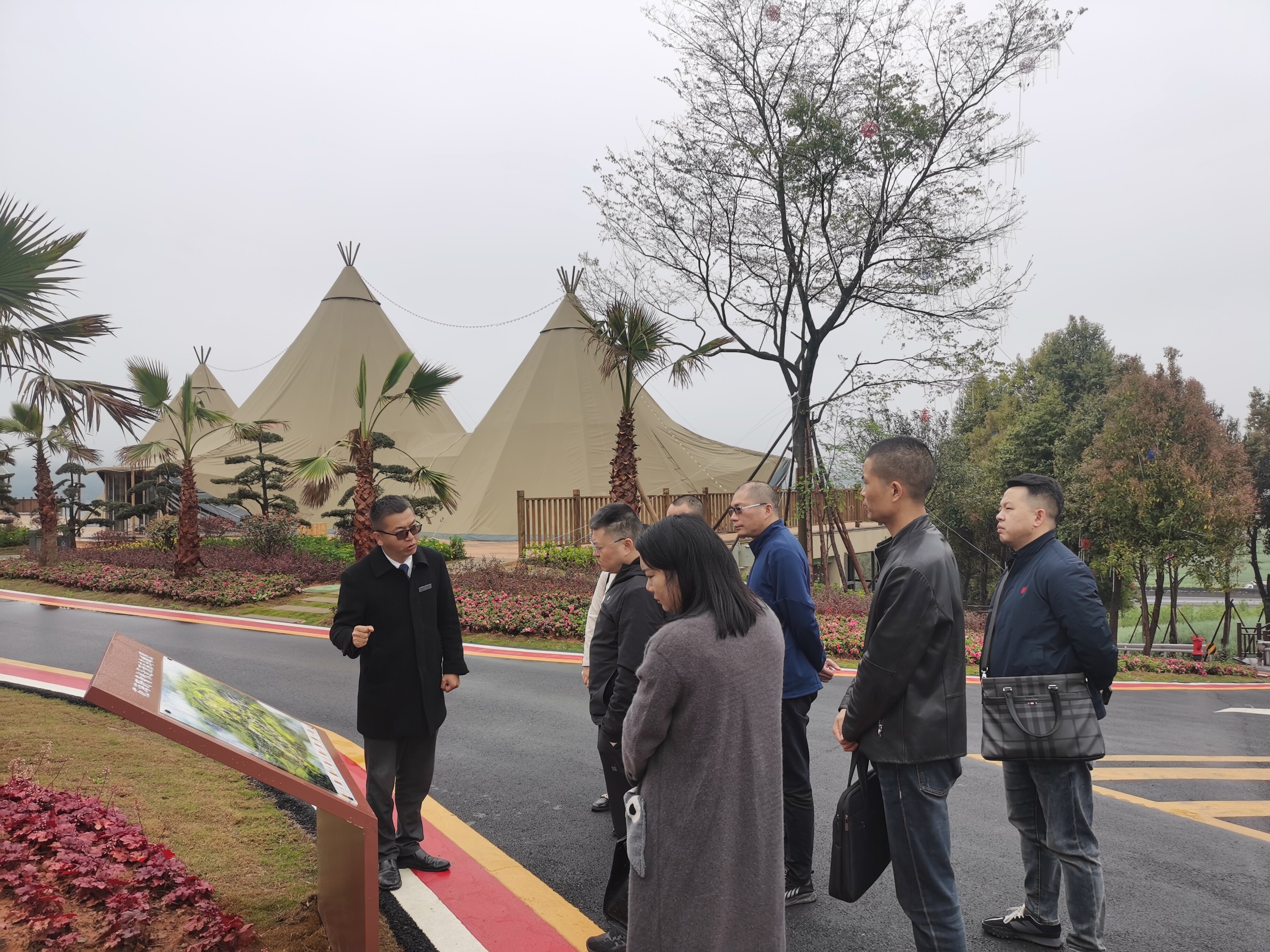 巴中發展控股集團黨委副書記、總經理沈鵬帶隊赴云南羅平縣等地考察學習